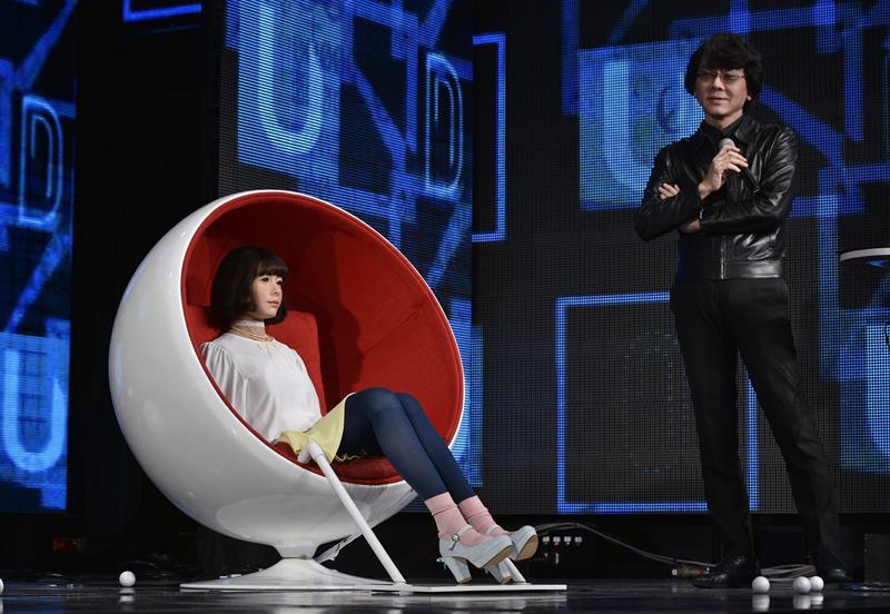 El humanoide interactivo Android llamado "Androidol U" es presentado durante un evento en Tokio (Japón). EFE