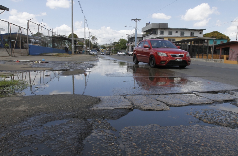 Un problema de vieja data en la comunidad de El Valle de San Isidro en San Miguelito, cerca de la escuela Santiago de la Guardia. Foto Edwards Santos