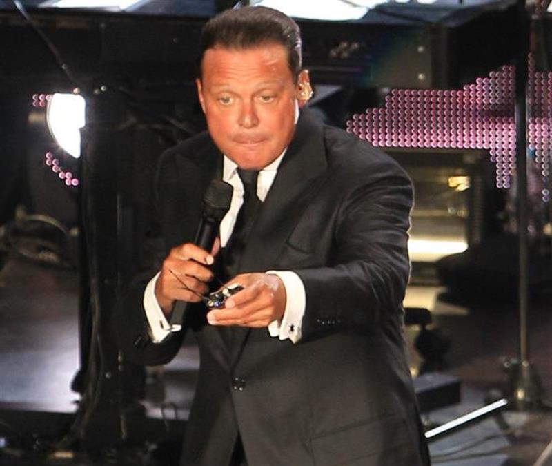 La jueza federal Virginia A. Phillips firmó la orden de arresto contra Luis Miguel "por desacato".  /  Foto: EFE