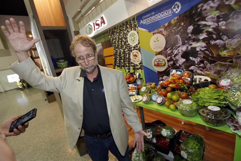 El experto de la NASA en la producción de plantas en condiciones de microgravedad, Gary Stutte, durante entrevista concedida a Efe en la ciudad de Panamá. EFE