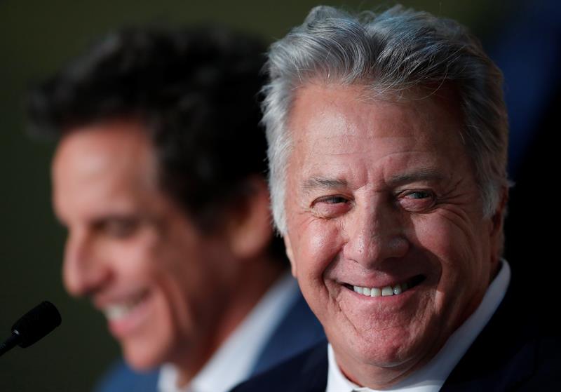 En la presentación a la prensa de "The Meyerowitz Stories", junto a Emma Thompson, Ben Stiller y Adam Sandler, el protagonista de títulos como "The Graduate" ("El graduado"), "Tootsie o "Rain Man"no tuvo ningún problema en reirse de sí mismo. / Foto: EFE