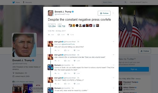 Esta captura de pantalla muestra un tweet del presidente Donald Trump que tiene medios sociales tratando de encontrar un significado en el misterioso término "covfefe".  /  Foto: EFE