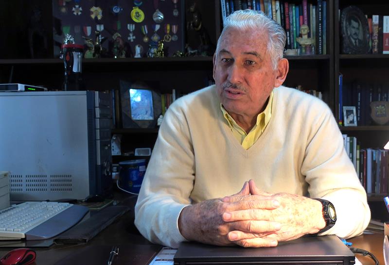 El general boliviano Gary Prado Salmón habla en entrevista con Efe el 3 de junio de 2017, en Santa Cruz (Bolivia). EFE