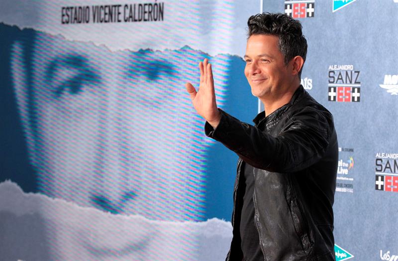 El cantante Alejandro Sanz durante la presentación de "Más es más", el concierto que celebrará el 24 de junio en el estadio Vicente Calderón, en Madrid. EFE/Archivo