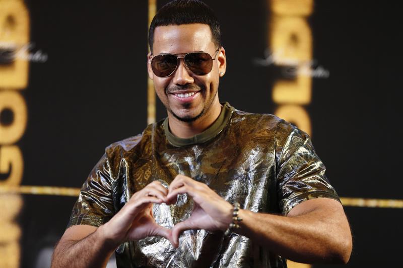 Pese a que su sencillo "Imitadora" desplazó recientemente al éxito del puertorriqueño Luis Fonsi, "Despacito", como número uno en el "Latin Airplay", el músico estadounidense rehuyó de comparativas y competiciones con la canción del verano. EFE