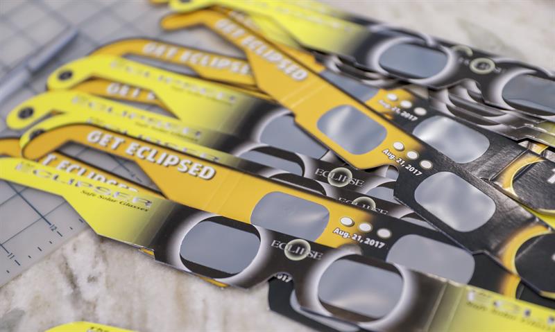 Un grupo de tres astrónomos de la Universidad Complutense de Madrid transmitirán hoy en directo el eclipse total de Sol desde el estado de Idaho, en Estados Unidos, a través de la página web sky-live.tv. EFE