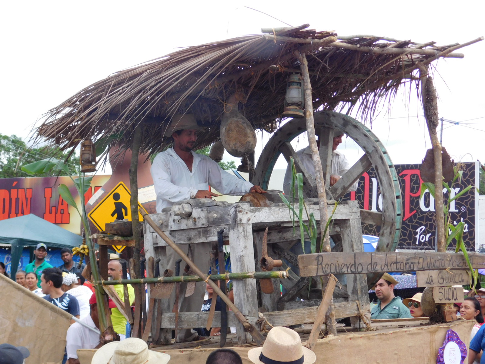 "El Viejo Molejon" ganó el primer lugar del Concurso de carretas en Guararé. Foto: Zenaida Vásquez