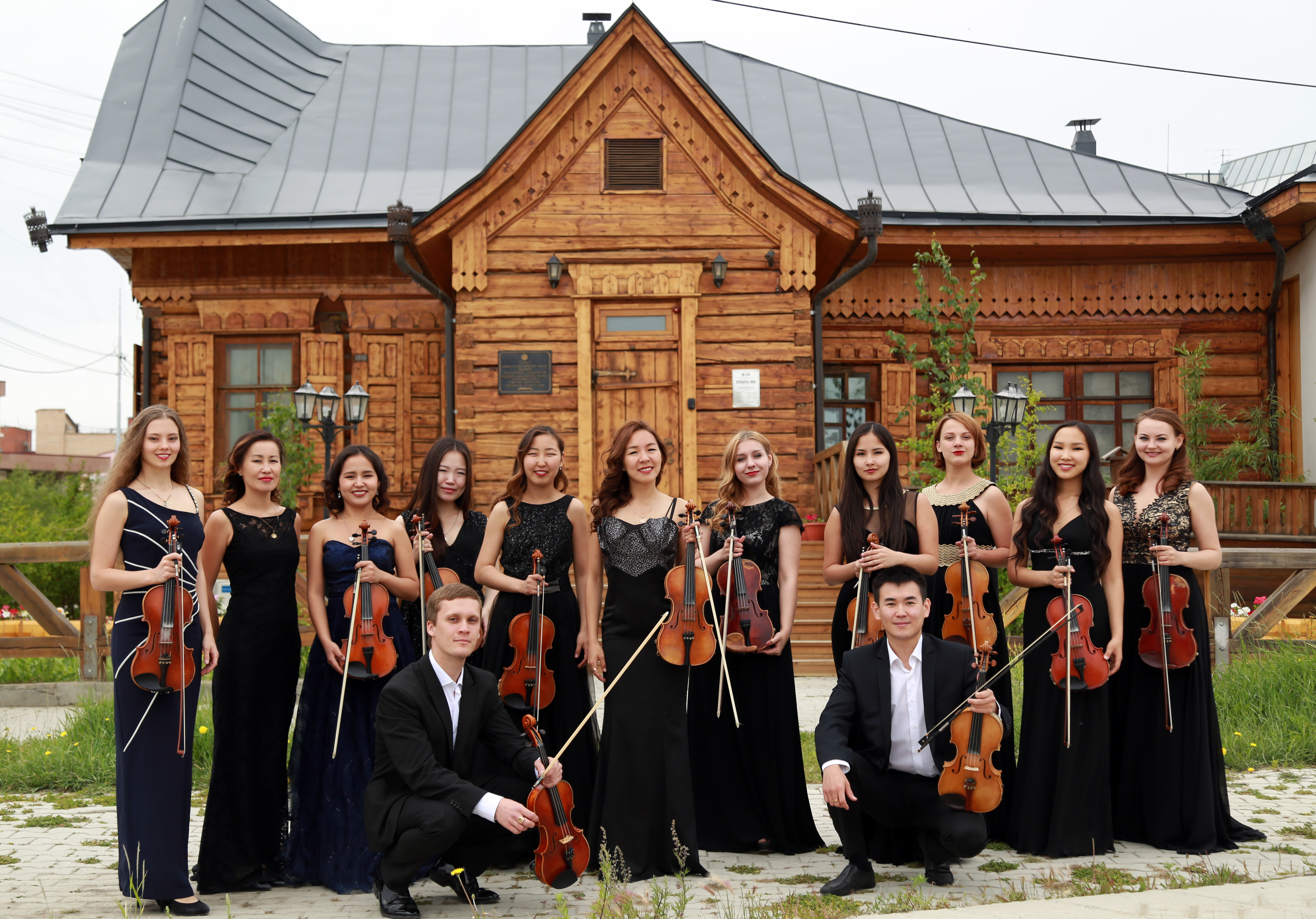 Presentación de Siberian Virtuosi (conjunto estatal de violinistas de  Yakutia, Rusia). / Foto: Cortesía
