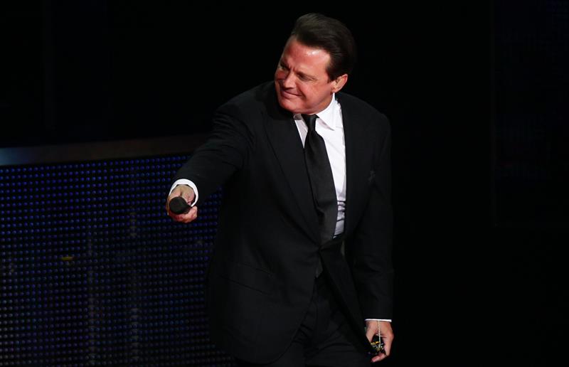 El cantante Luis Miguel estrena este 27 de octubre la canción "La Fiesta del Mariachi", su regreso a la música tras un tiempo alejado de los focos y anticipo de su nuevo álbum, que se publicará a fines de noviembre, informó hoy Warner Music. EFE/ARCHIVO