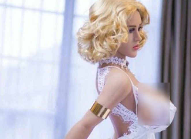 Las pronunciadas curva de la muñeca y su elevado costo, la hacen muy codiciada.