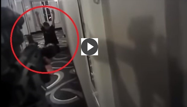 El hecho ocurrió en enero de 2016 pero es noticia ahora dado que se dio a conocer el veredicto por la causa: el oficial, Philip Brailsford, fue absuelto por un jurado popular. (Captura de YouTube)