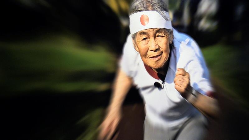 Fotografía de la exposición "Juguemos" de la fotógrafa japonesa Kimiko Nishimoto, de 89 años, en la galería Epson Epsite de Tokio. /  EFE