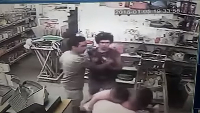 Las imágenes, que fueron captadas por las cámaras de seguridad y difundidas por el dueño del comercio. /  Captura de video