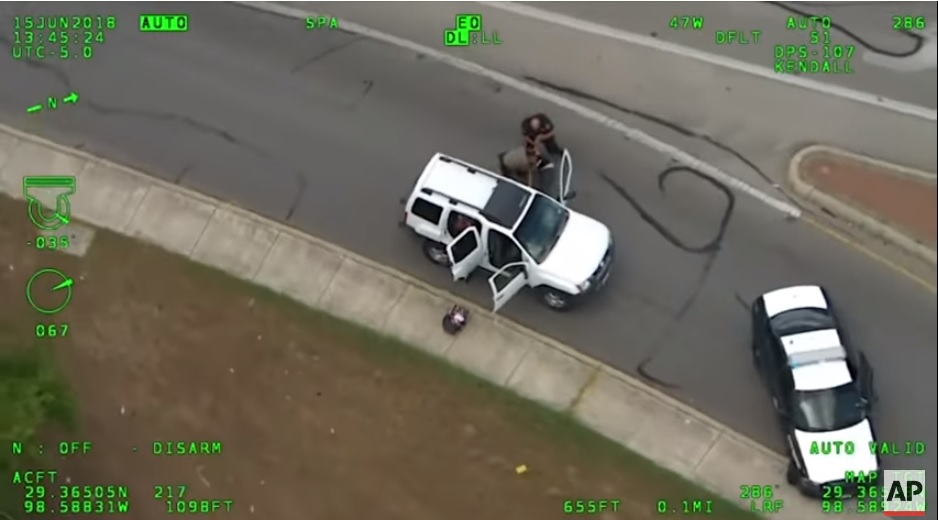 El suceso fue captado por la cámara de un helicóptero de la Policía.