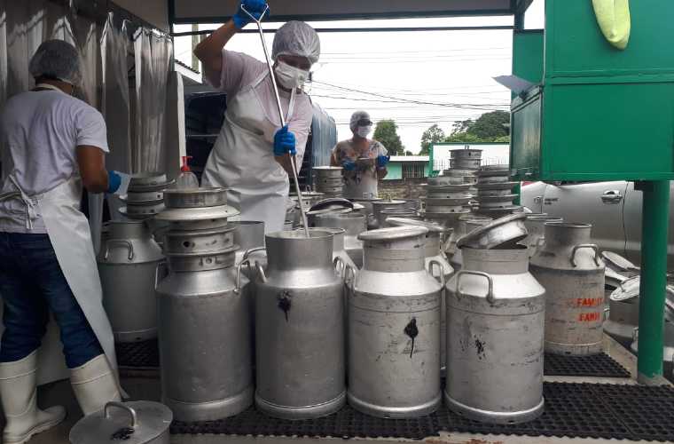Producto que se tuvo que proceder a destruir en La Chorrera por la falta de refrigeración en los comercios.  Foto: Eric Ariel Montenegro
