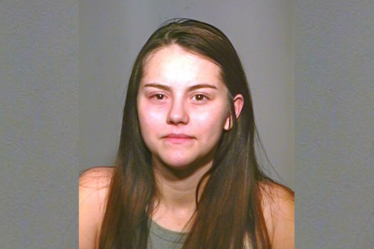 Jenna Folwell puso el cuerpo de su hijo en dos mantas en una bolsa de lona en su apartamento antes de llamar a la policía. AP