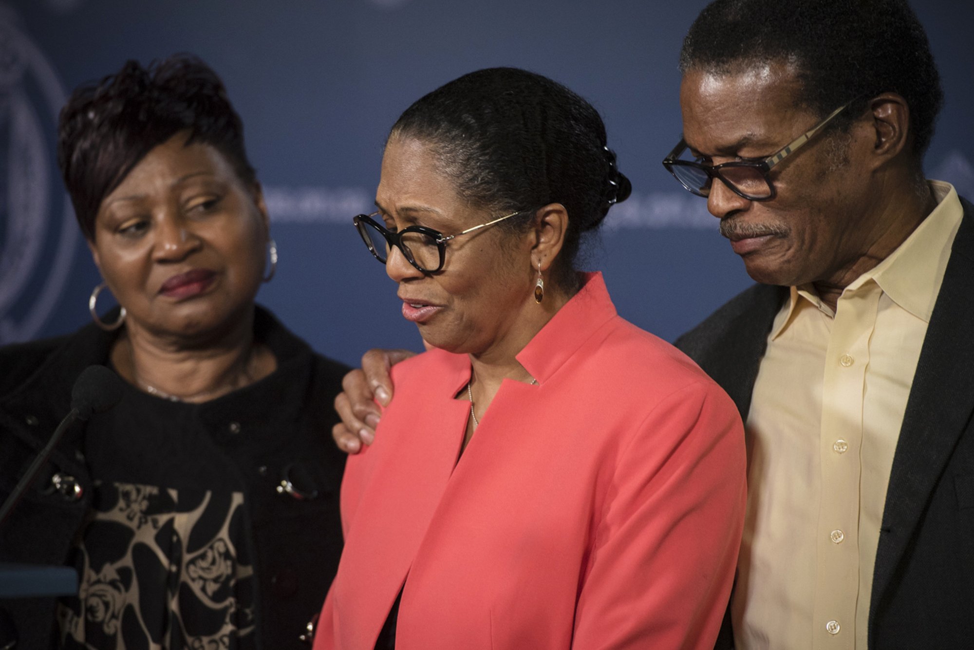 Lyneth Mann-Lewis dijo: "Quiero animar a otras familias con hijos desaparecidos y seres queridos a que nunca se rindan para encontrarlos". AP