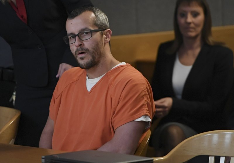 Christopher Watts, recibió tres cadenas perpetuas consecutivas sin posibilidad de libertad condicional el lunes, casi dos semanas después de declararse culpable para evitar la pena de muerte.  AP
