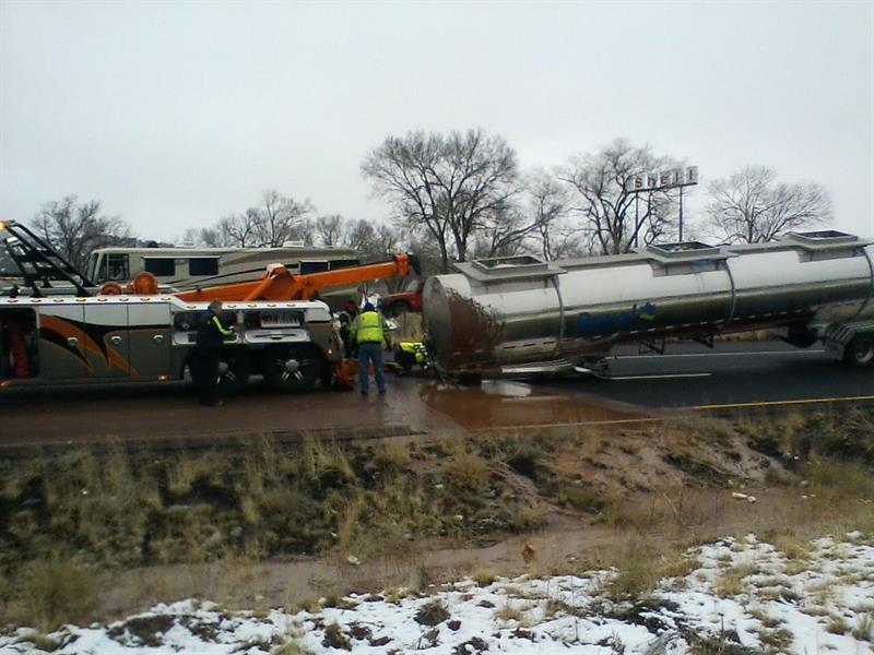 Un camión cisterna cargado de chocolate líquido, se volcó en una carretera de la ciudad de Flagstaff (Arizona, EE.UU.). EFE