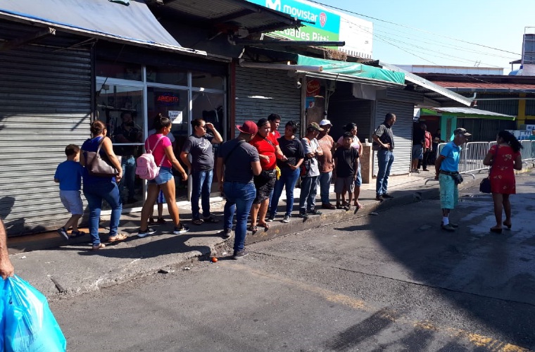 Los comerciantes informales quieren respuesta, de lo contrario no descartan cerrar la frontera en Paso Canoas como protesta. José Vásquez