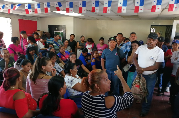 Foto de la última reunión sostenida entre las familias de Cerro Galera y autoridades del Miviot, para definir la reubicación. Eric A. Montenegro