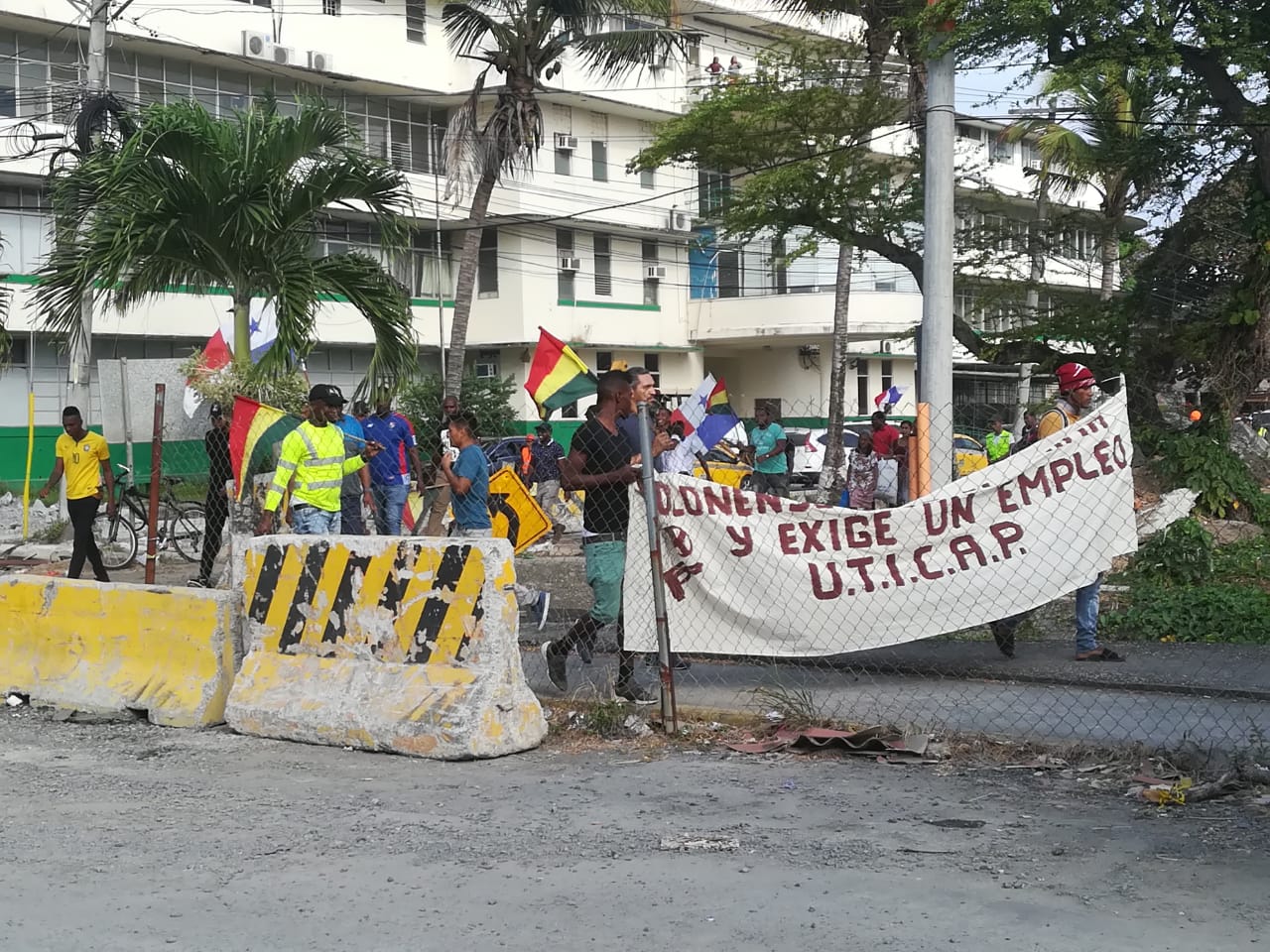 Los manifestantes también se tomaron las instalaciones de Colón 2000. Foto: Diómedes Sánchez