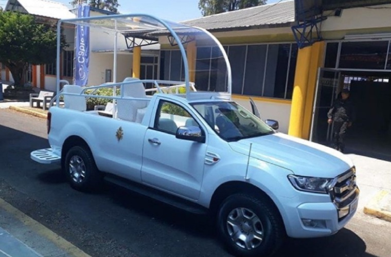 El papamóvil es un Ford Ranger turbo diésel con motor de 5 cilindros, 197 caballos de fuerza, automático y de 6 velocidades. Mayra Madrid