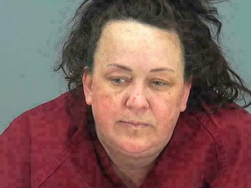 Esta foto proporcionada por la Oficina del Sherif del Condado de Pinal muestra a Machelle Hobson al momento de ser fichada. (Oficina del Sherif del Condado de Pinal via AP)