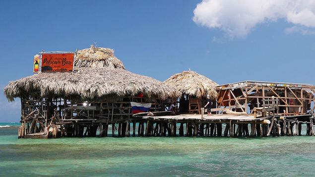 Vista general del Floyds Pelican Bar en Jamaica.