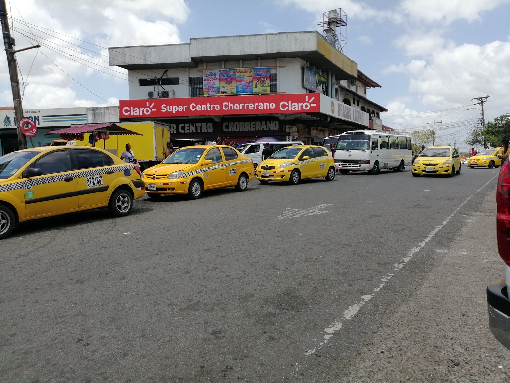 La implementación de la placa 13T y 13B en el transporte público de Panamá Oeste permitirá combatir de forma radical la piratería y clonación de placas, indicaron los transportistas. Foto: Eric Montenegro