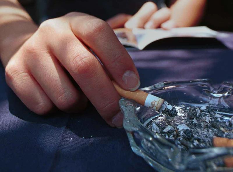 Fotografía de archivo de un fumador en Ciudad de México. EFE/Archivo