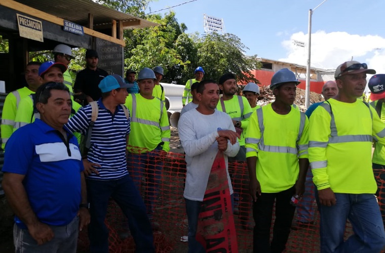 Los trabajadores aseguraron que se mantendrán en las calles hasta que les sean cancelados todo el dinero adeudado.   Thays Domínguez