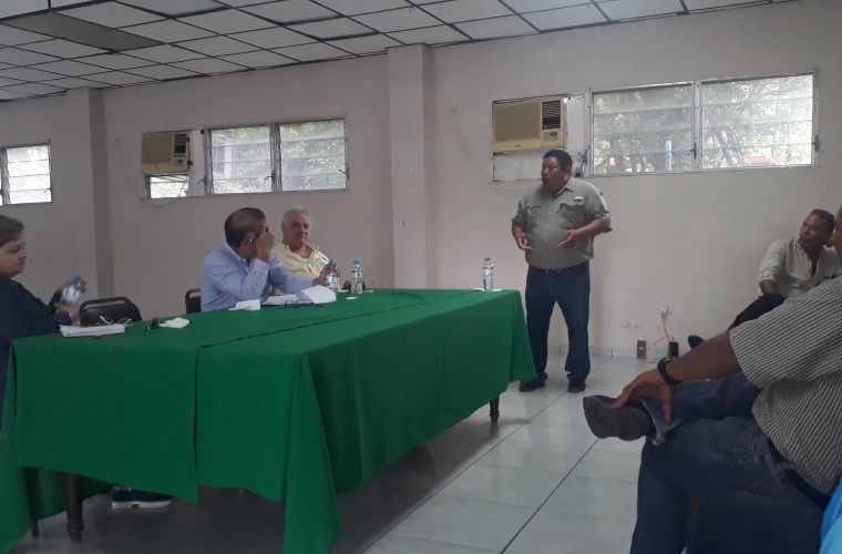 El encuentro del ministro designado en el Mida y los productores se realizó en la sede de APACH en la ciudad de David. José Vásquez