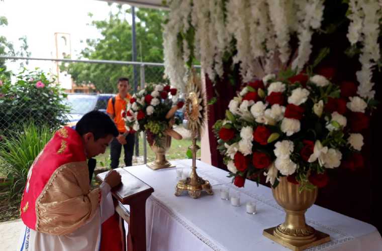 Las tradiciones religiosas se mantienen en Chitré. Fotos/Thays Domínguez