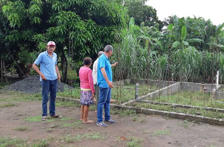 Algunas personas que iban a ser beneficiadas con el Programa Techos de Esperanza, ahora viven con familiares. Foto/ Thays Domínguez