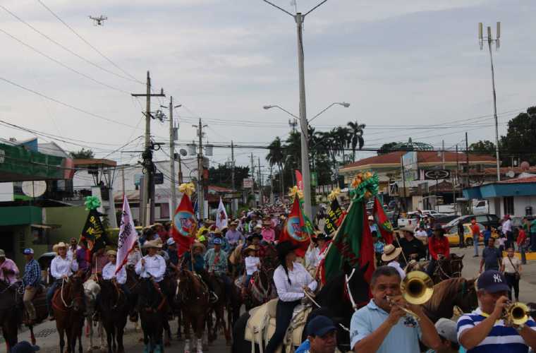 Este año en la mega cabalgata asistieron más de 700 jinetes Foto/Melquiades Vásquez