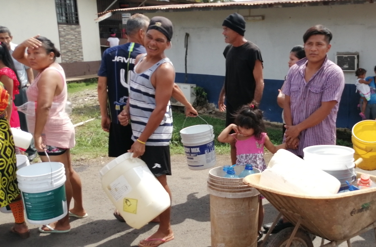 Unos 50 mil usuarios siguen sin agua en varios sectores de Arraiján, buscan desesperadamente el vital líquido. Foto/Eric Montenegro