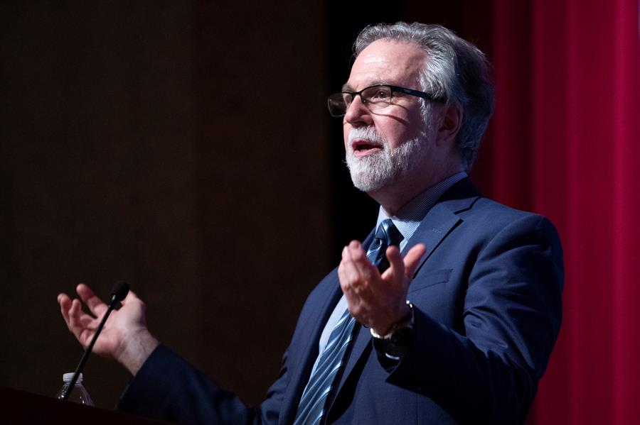 Gregg L. Semenz hace comentarios en una conferencia de prensa sobre su premio Nobel de Fisiología o Medicina 2019, en la Facultad de Medicina de la Universidad Johns Hopkins en Baltimore, Maryland, EE. UU., 07 de octubre de 2019. EFE