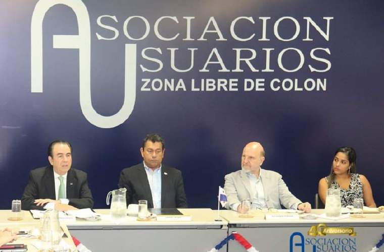 La AU, se ha reunido con inversionistas internacionales para tratar de salir adelante. Foto/ Diómedes Sánchez