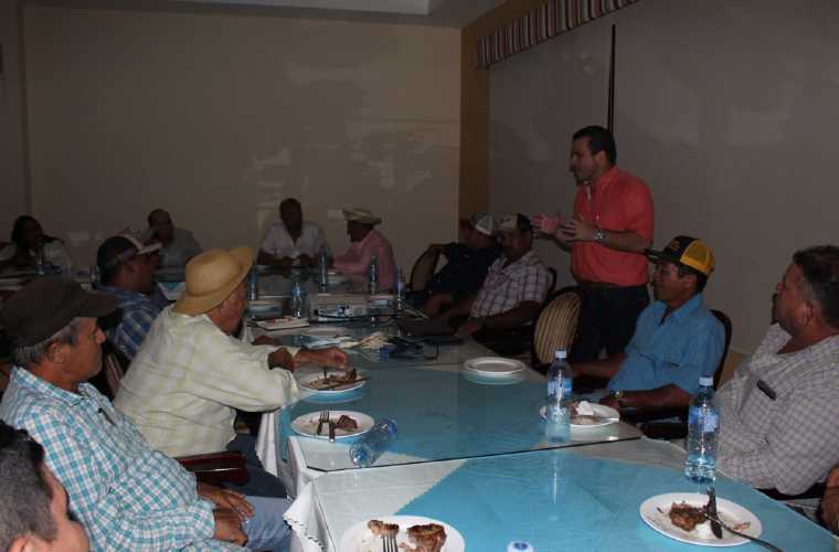 Los productores además acordaron solicitar al gobierno, se explore la posibilidad de un subsidio. Foto/Thays Dominguez