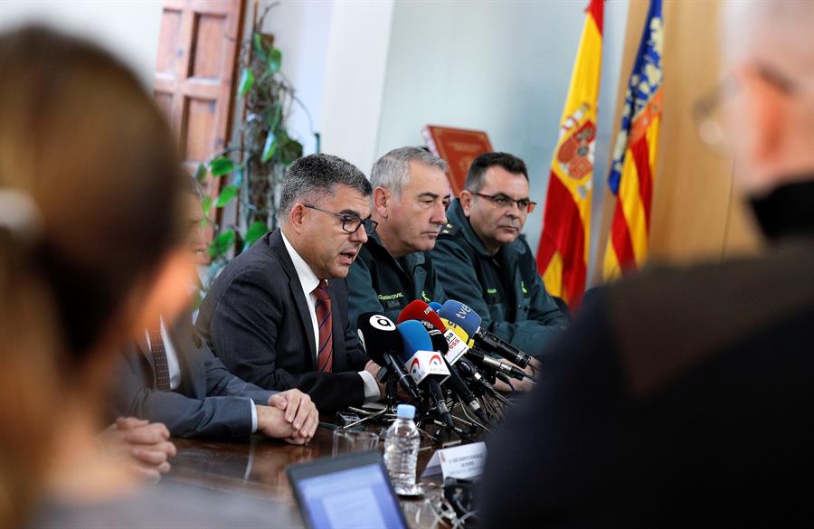 El delegado del Gobierno en la Comunitat Valenciana,Juan Carlos Fulgencio (c), durante la rueda de prensa. EFE