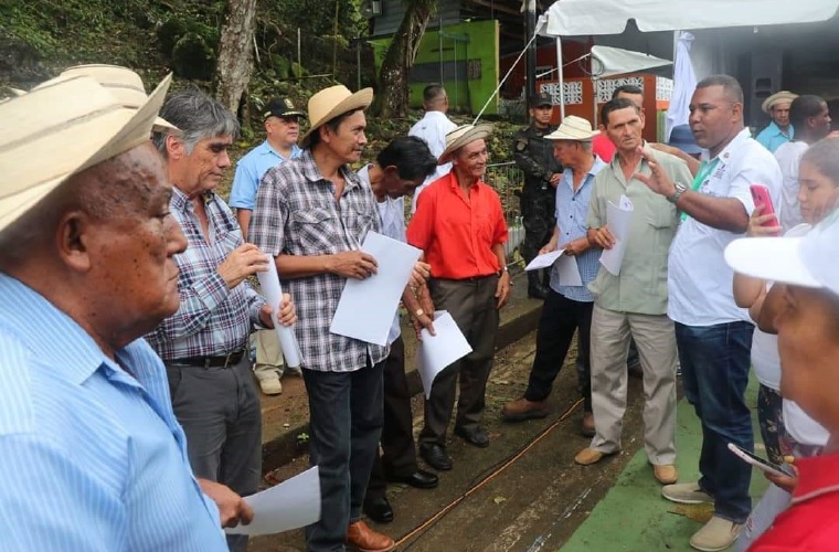 Unas 2 familias han ido a la municipalidad de Portobelo, alegando que son dueños de parte de la zona y piden desalojos.  Diómedes Sánchez S.