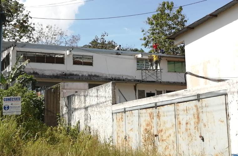 Los contratistas no han finalizado con los trabajos de reparación y mantenimiento de los colegios. FOTO/Eric Montenegro