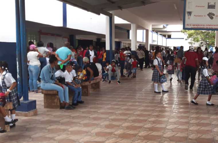 Varios colegios iniciaron con entusiasmo el año escolar, mientras que otros deberán esperar una semana más. FOTO/DIOMEDES SÁNCHEZ