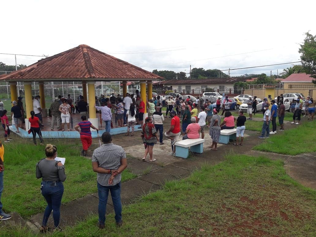 Reunión entre Idaan y residentes de Ciudad del Futuro.