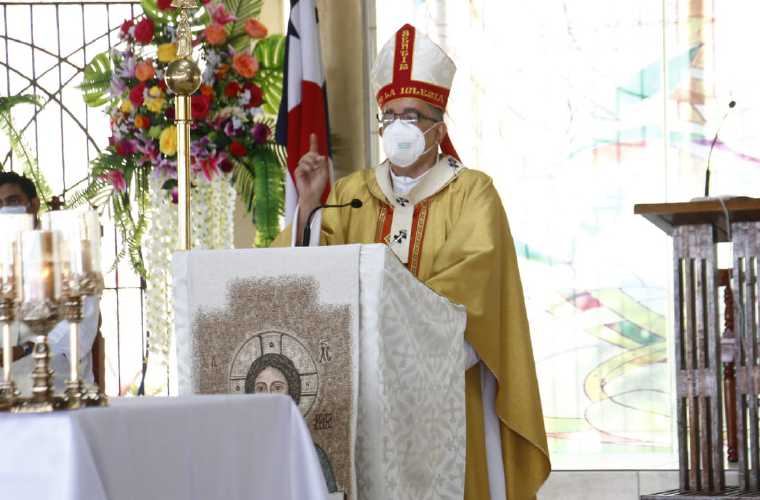 Arzobispo: Cosca sigue suspendido | Critica