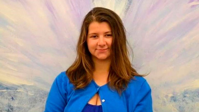 Cynthia Hoffman tenía 19 años cuando su mejor amiga la eligió como su víctima: iba a asesinarla por orden de su amante virtual y para lograr cobrar 9 millones de dólares (Cortesía Timothy Hoffman)