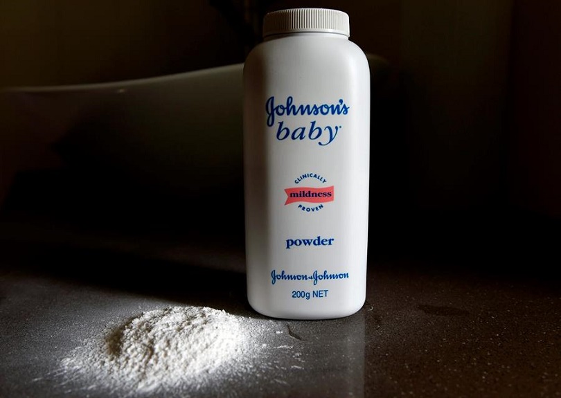 Envase de talco producido por la multinacional Johnson &amp; Johnson (J&amp;J). EFE