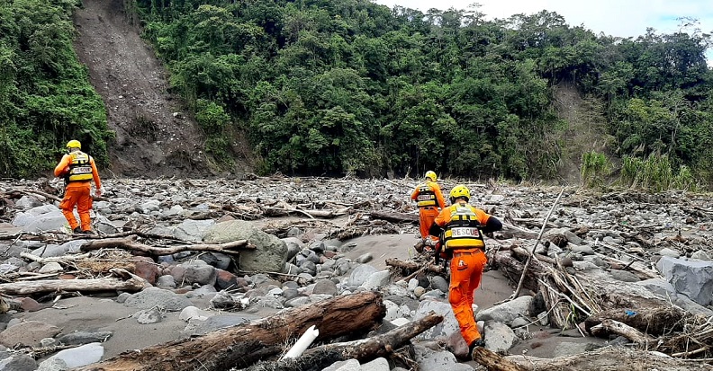 El equipo de rescatistas recorrieron este jueves recorrieron el sector de Bambito.