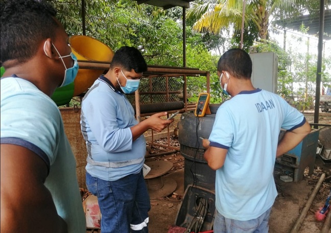 Un daño en un motor en la toma de agua cruda, dejó a moradores de varias áreas de Chitré sin agua o con baja presión durante varios días.